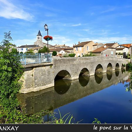 Domaine De La Briouse Bed & Breakfast Sanxay ภายนอก รูปภาพ