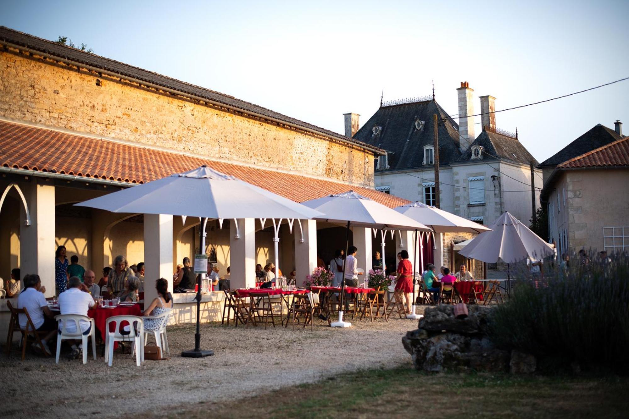 Domaine De La Briouse Bed & Breakfast Sanxay ภายนอก รูปภาพ
