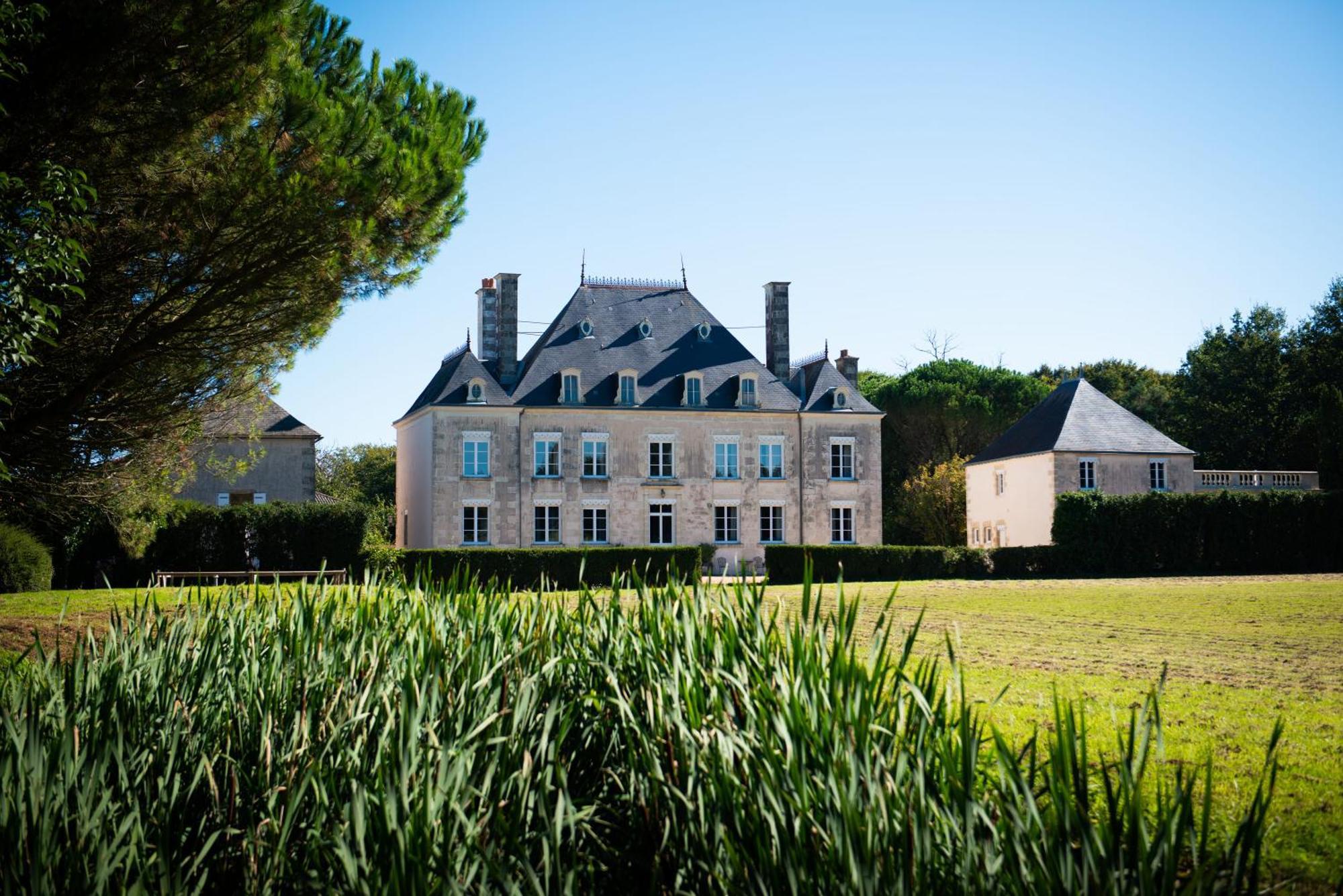 Domaine De La Briouse Bed & Breakfast Sanxay ภายนอก รูปภาพ