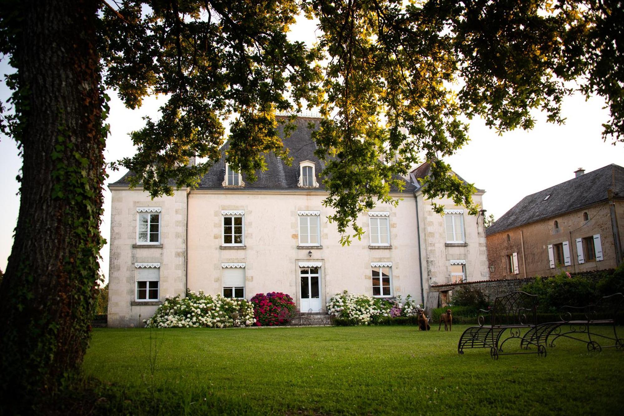 Domaine De La Briouse Bed & Breakfast Sanxay ภายนอก รูปภาพ